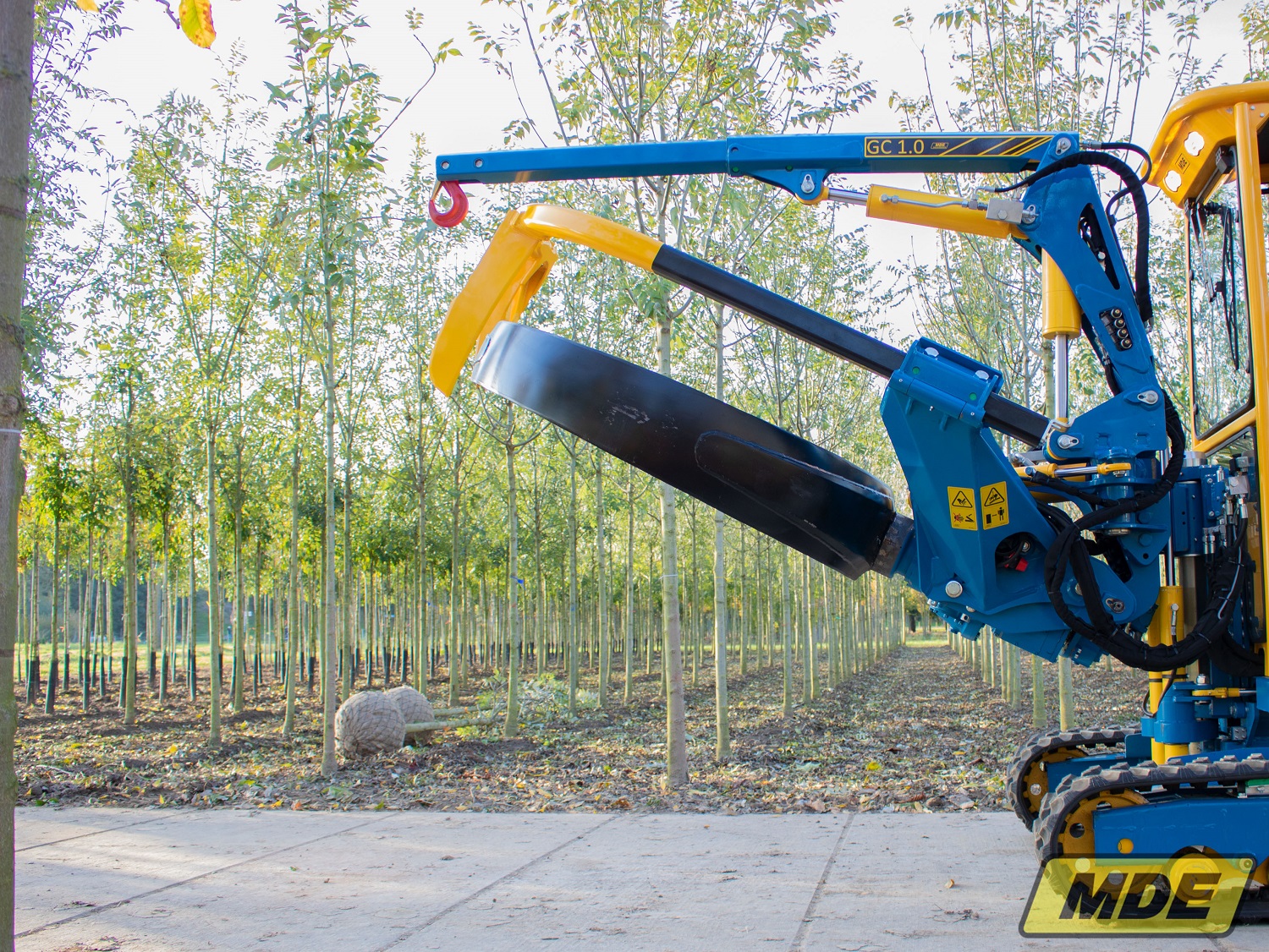 mde-machinebouw-globe-140-with-crane-19-