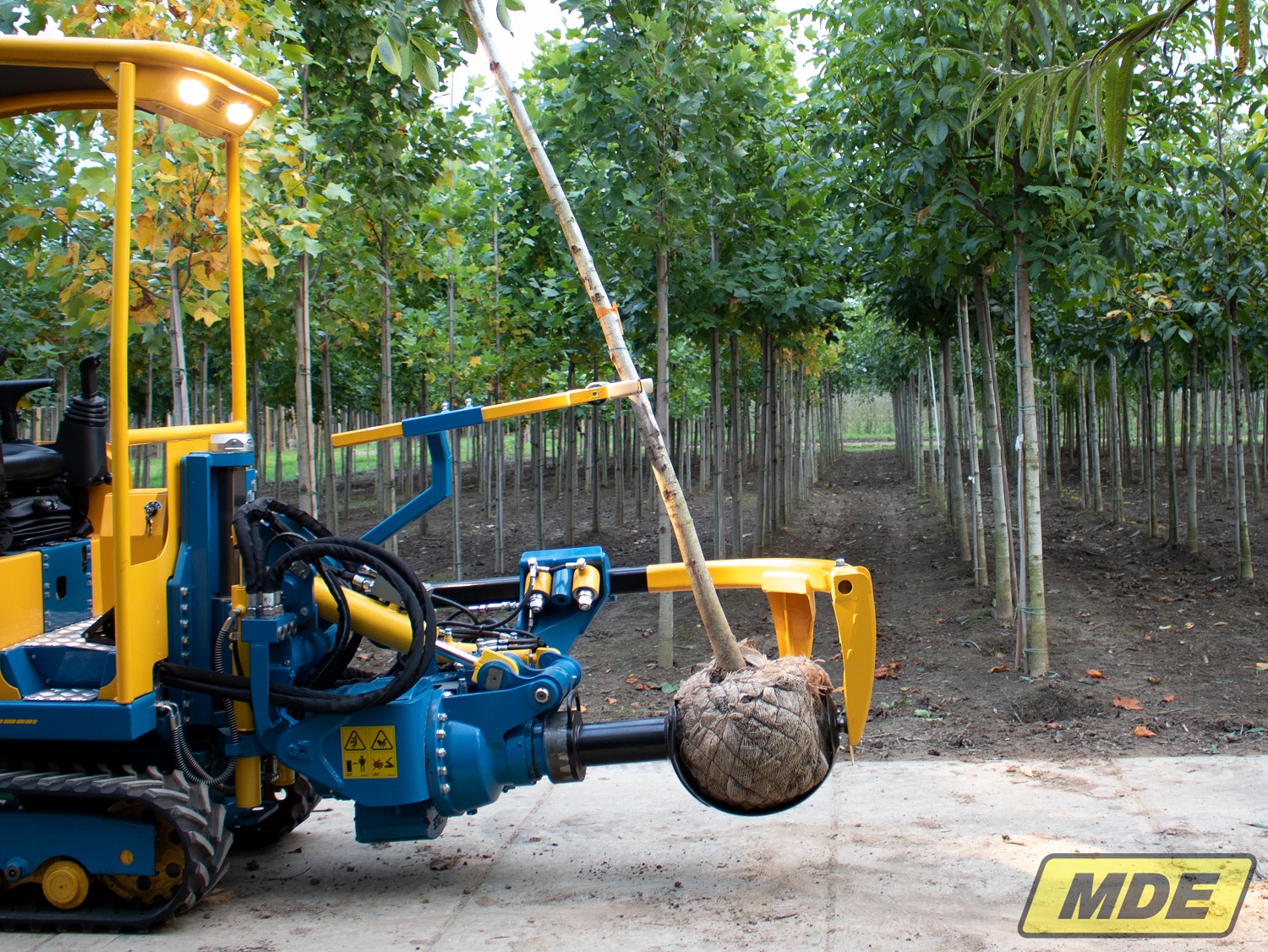 mde-machinebouw-globe-met-bomensteun-4-